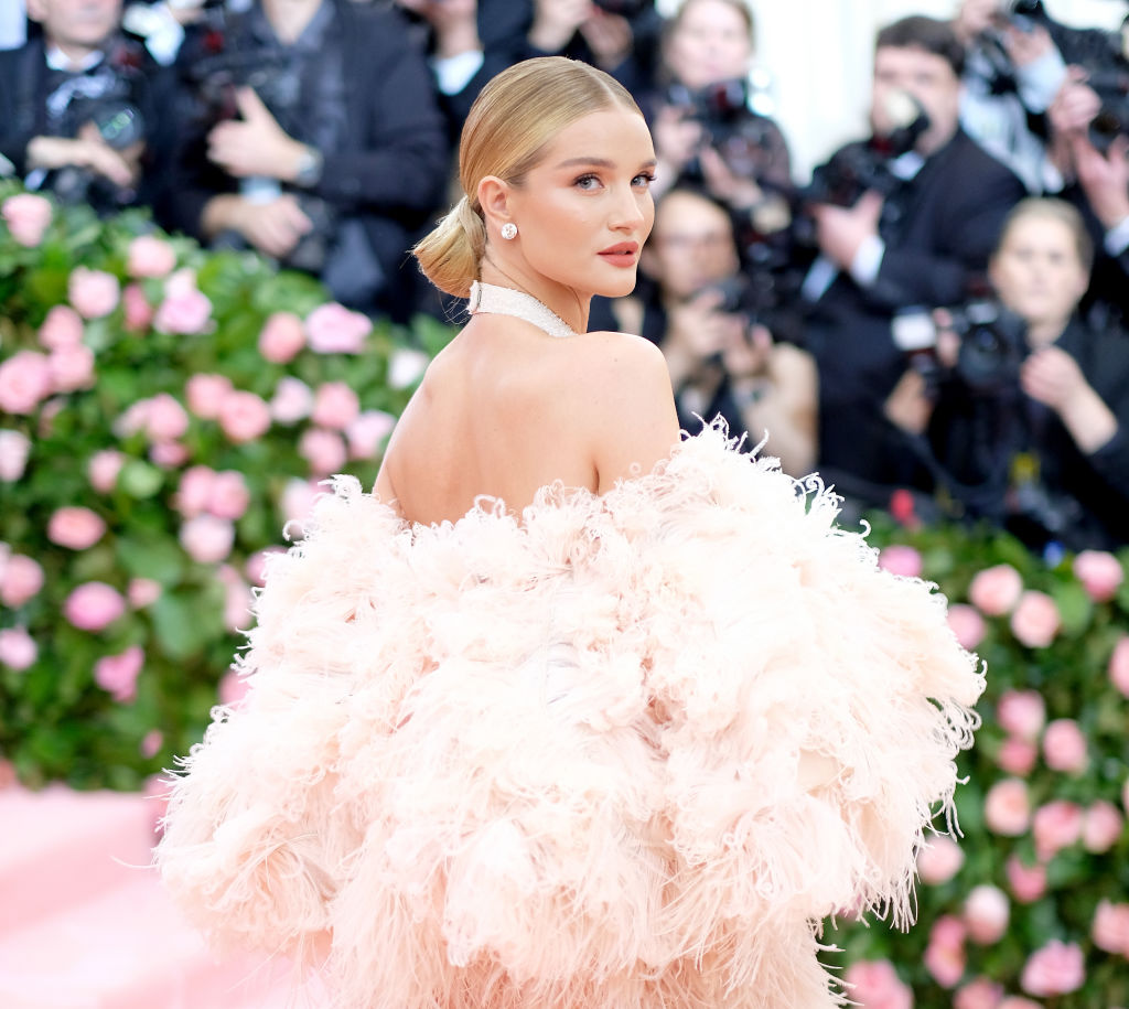 Methods to Get Rosie Huntington-Whiteley Mother-Pleasant Hairstyles : HOW TO : Magnificence World Information, Montreal Manicure